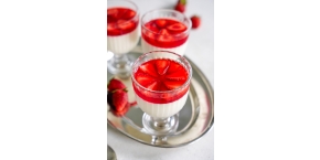 Panna Cotta à la vanille avec gelée de fraises